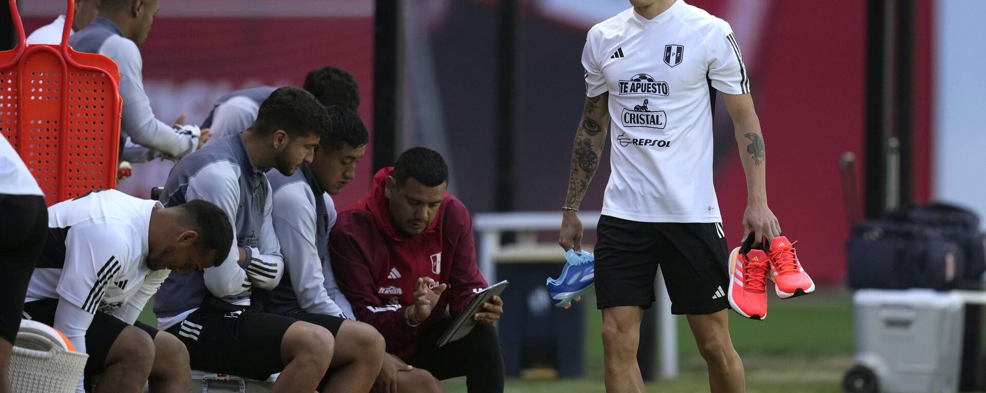 Oliver Sonne, el peruano-danés que debutará por la Selección Peruana de Fútbol en Eliminatorias - Sputnik Mundo, 1920, 12.10.2023