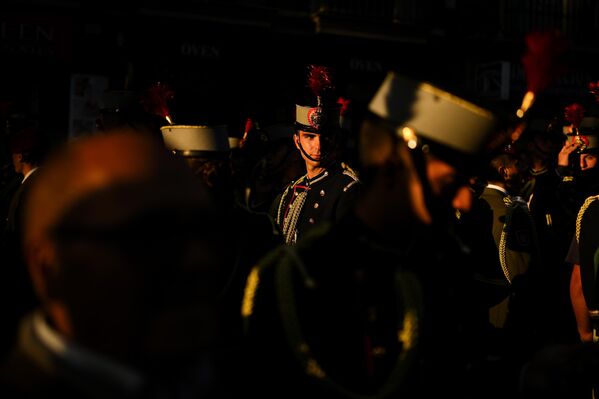 El 12 de octubre de 1492, el navegante genovés en misión de la Corona española, Cristóbal Colón, llegó a América y descubrió el continente para los europeos. En la foto: miembros de la Guardia Real antes de un desfile en honor del Día de la Fiesta Nacional de España. - Sputnik Mundo