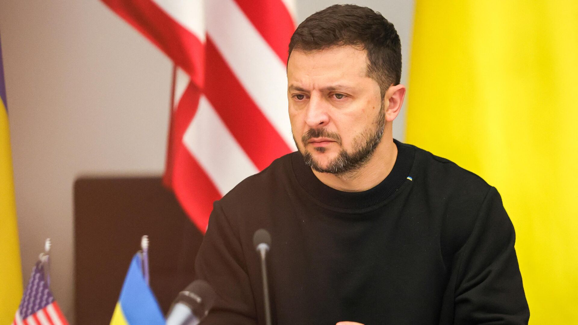 El presidente de Ucrania Volodímir Zelenski en una reunión del Grupo de Contacto de Defensa de Ucrania antes de un Consejo de Ministros de Defensa de la OTAN, el 11 de octubre de 2023. El presidente de Ucrania Volodímir Zelenski en una reunión del Grupo de Contacto de Defensa de Ucrania antes de un Consejo de Ministros de Defensa de la OTAN, el 11 de octubre de 2023. - Sputnik Mundo, 1920, 09.11.2023