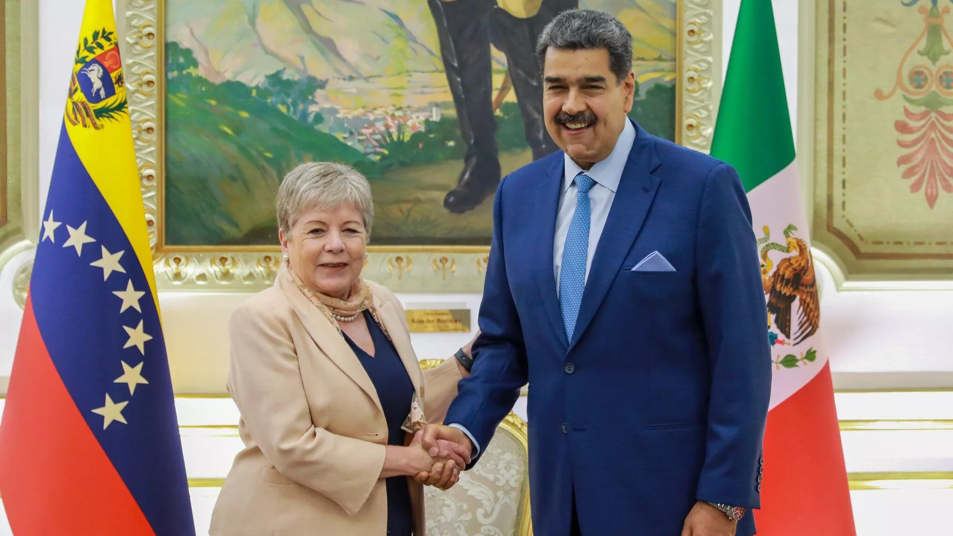 La canciller mexicana, Alicia Bárcena, y el presidente venezolano, Nicolás Maduro La canciller mexicana, Alicia Bárcena, y el presidente venezolano, Nicolás Maduro - Sputnik Mundo, 1920, 17.10.2023