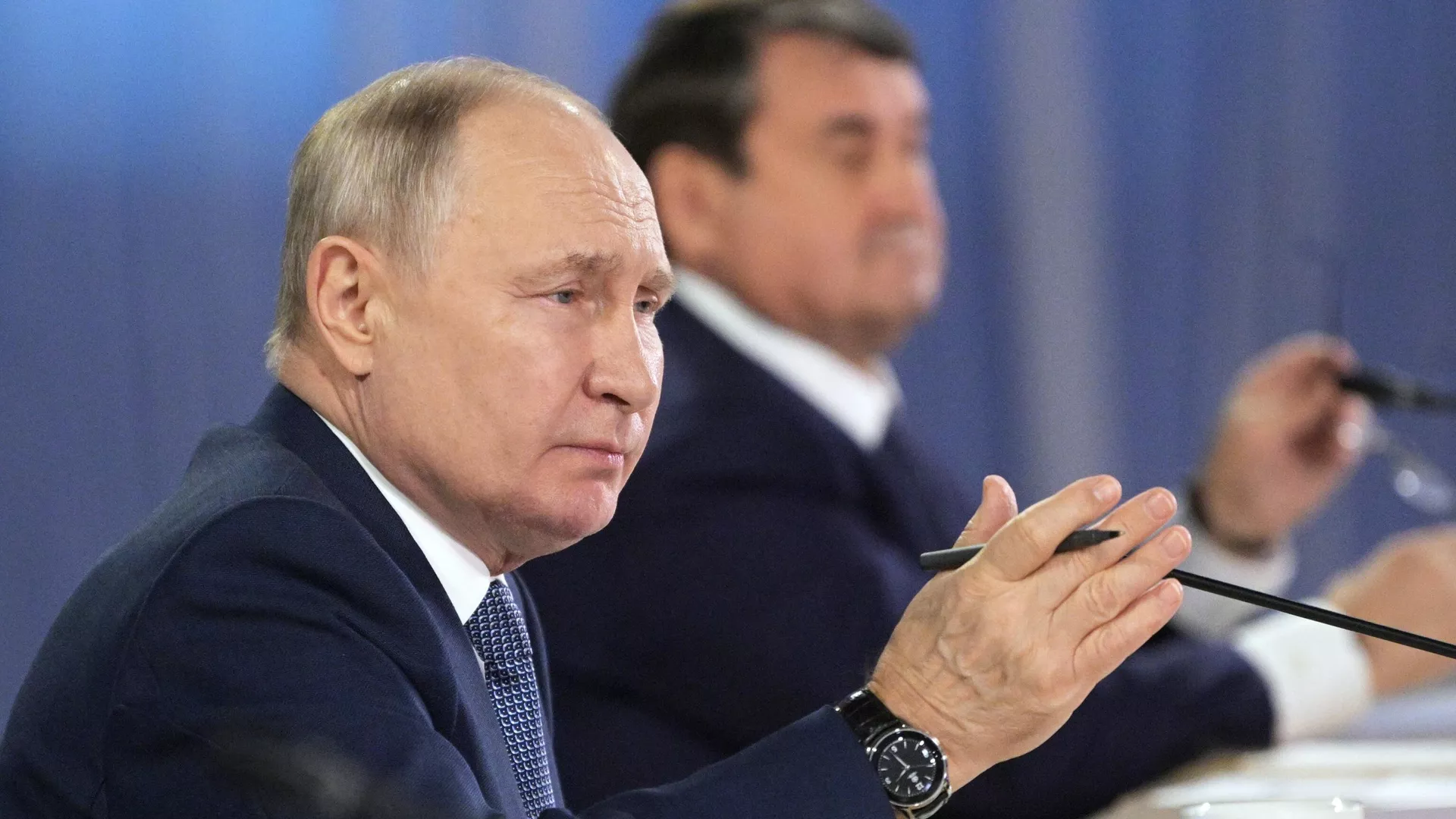 Vladímir Putin, el presidente ruso, asiste a una reunión del Consejo para el Desarrollo de la Cultura Física y el Deporte en Perm Vladímir Putin, el presidente ruso, asiste a una reunión del Consejo para el Desarrollo de la Cultura Física y el Deporte en Perm - Sputnik Mundo, 1920, 19.10.2023