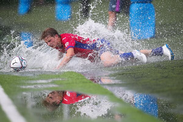 La obra Lucha hasta la última gota, del fotógrafo ruso Edgar Breschánov, ganadora en la categoría Deportes, fotografía individual. - Sputnik Mundo