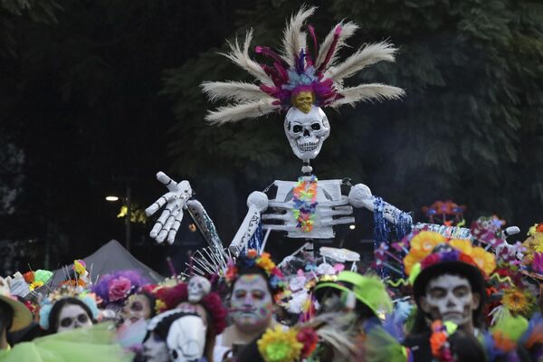 Una figura de Catrina en el Paseo de la Reforma. - Sputnik Mundo