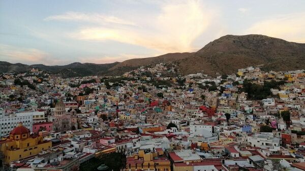 Vista panorámica desde el monumento al Pípila del centro histórico de Guanajuato (centro de México) - Sputnik Mundo