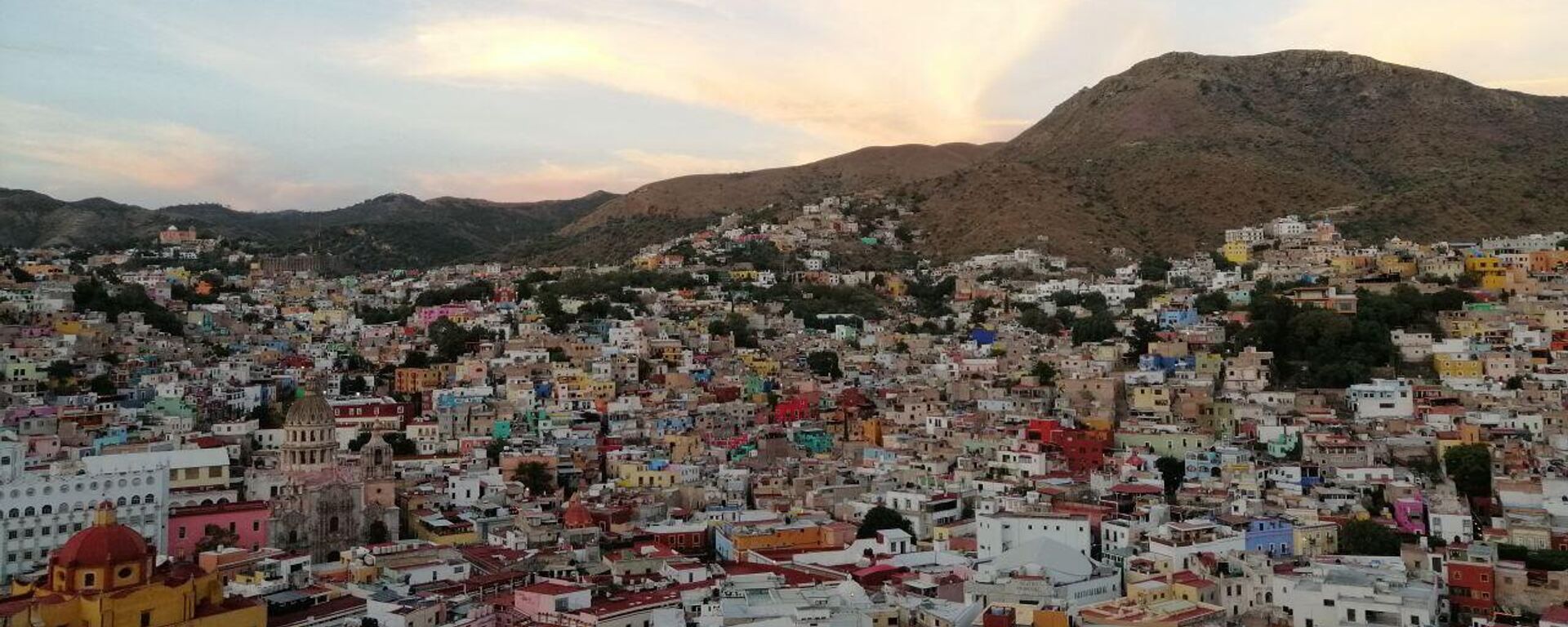 Vista panorámica desde el monumento al Pípila del centro histórico de Guanajuato (centro de México) - Sputnik Mundo, 1920, 18.12.2023