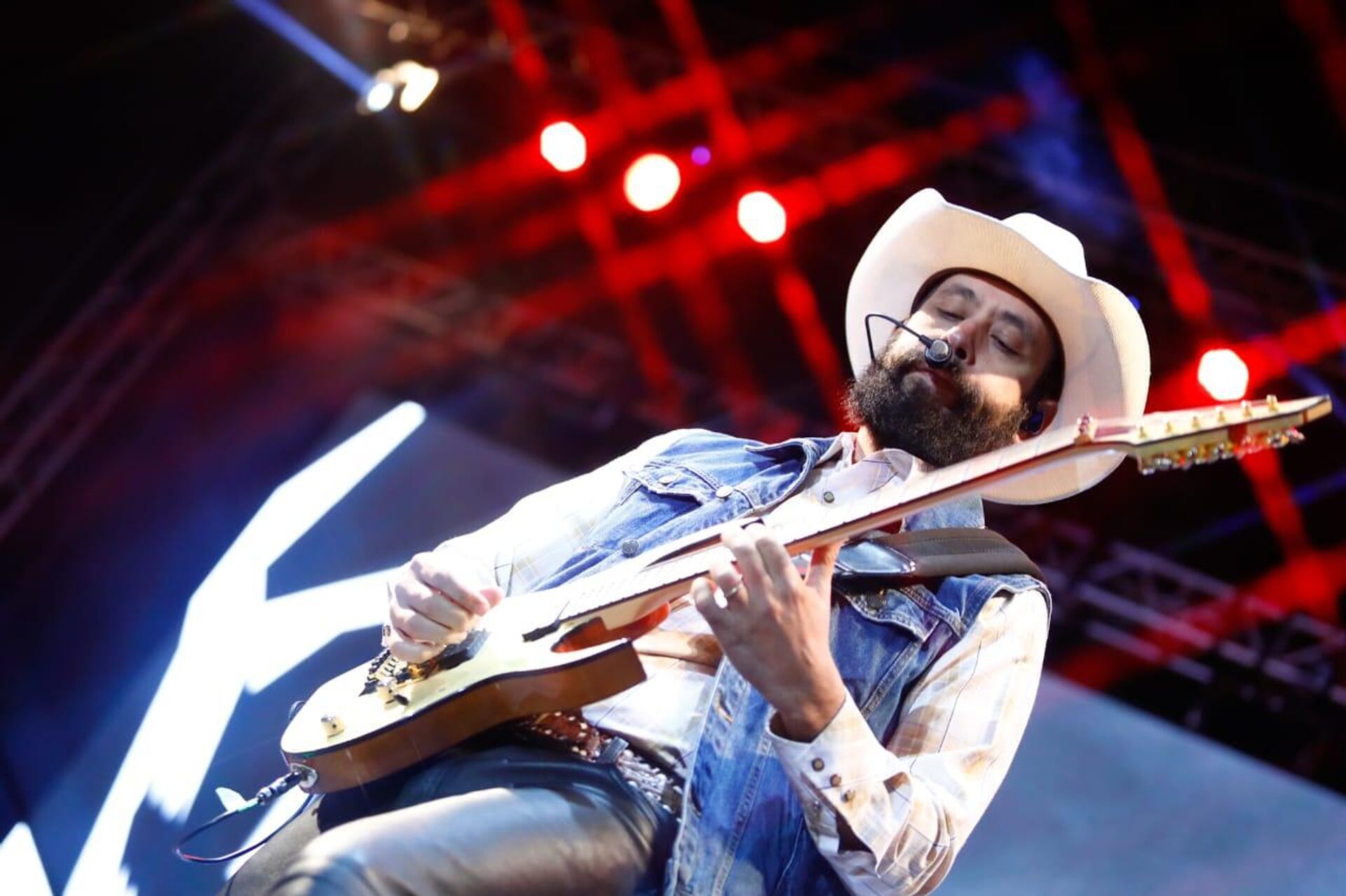 El guitarrista de la banda Nunca Jamás en Los Pastitos, uno de los escenarios del Festival Cervantino - Sputnik Mundo, 1920, 23.10.2023