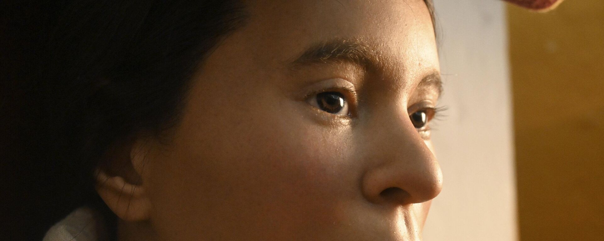 Reconstrucción del rostro de una joven que fue hallada congelada y momificada cerca de la cima del monte Ampato, en los Andes peruanos, tras ser sacrificada en un ritual hace más de 500 años, en Arequipa, Perú - Sputnik Mundo, 1920, 26.10.2023