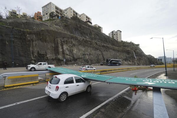 Por el momento, se sabe que hay 27 muertos y cuatro desaparecidos. Aún no se ha calculado el número definitivo de víctimas ni la cuantía de los daños materiales. Las estimaciones preliminares indican que los daños ascenderán a miles de millones de dólares. - Sputnik Mundo