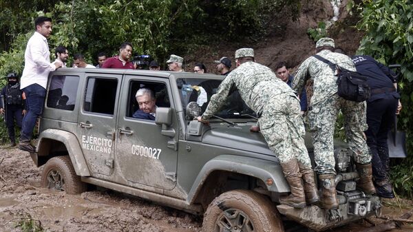 El presidente mexicano, Andrés Manuel López Obrador, durante una visita a Acapulco, México. - Sputnik Mundo