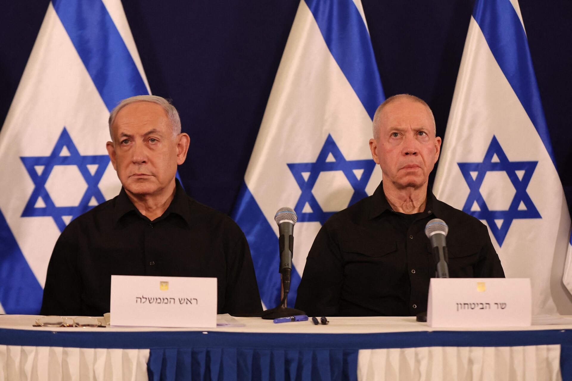 El primer ministro israelí Benjamin Netanyahu y el ministro de defensa Yoav Gallant - Sputnik Mundo, 1920, 28.10.2023