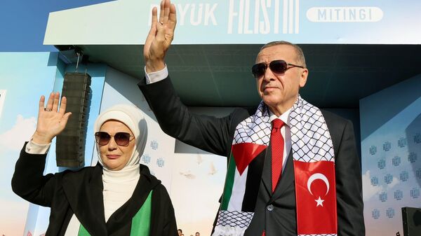Emine Erdogan y Recep Tayyip Erdogan - Sputnik Mundo
