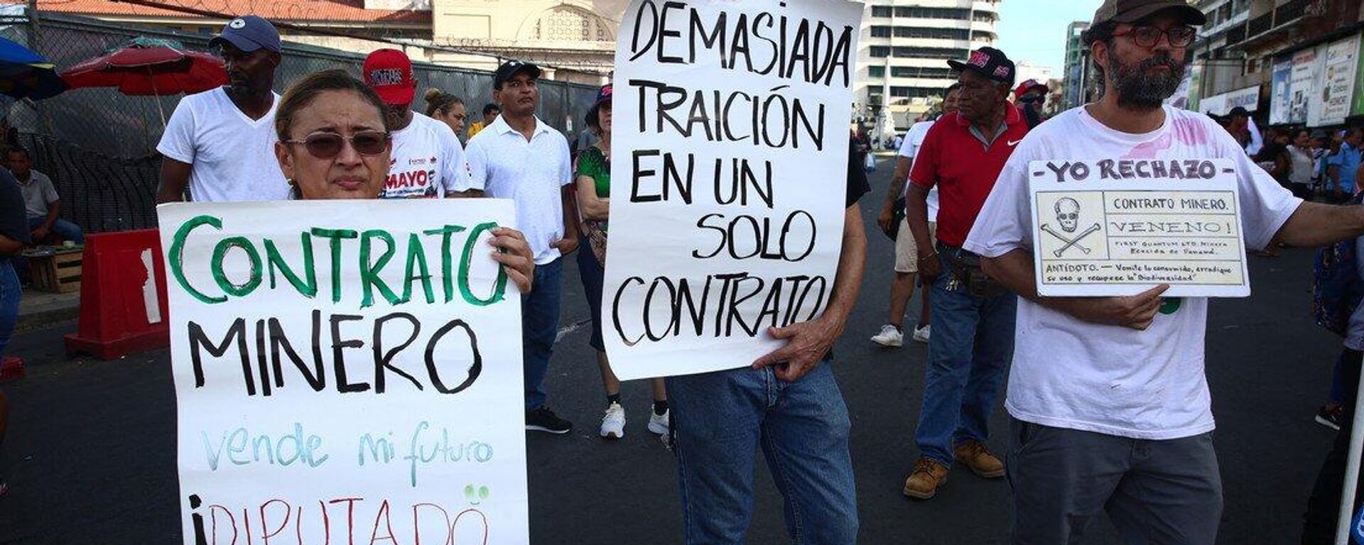 Ciudadanos panameños protestan contra la concesión a minera canadiense First Quantum - Sputnik Mundo, 1920, 31.10.2023