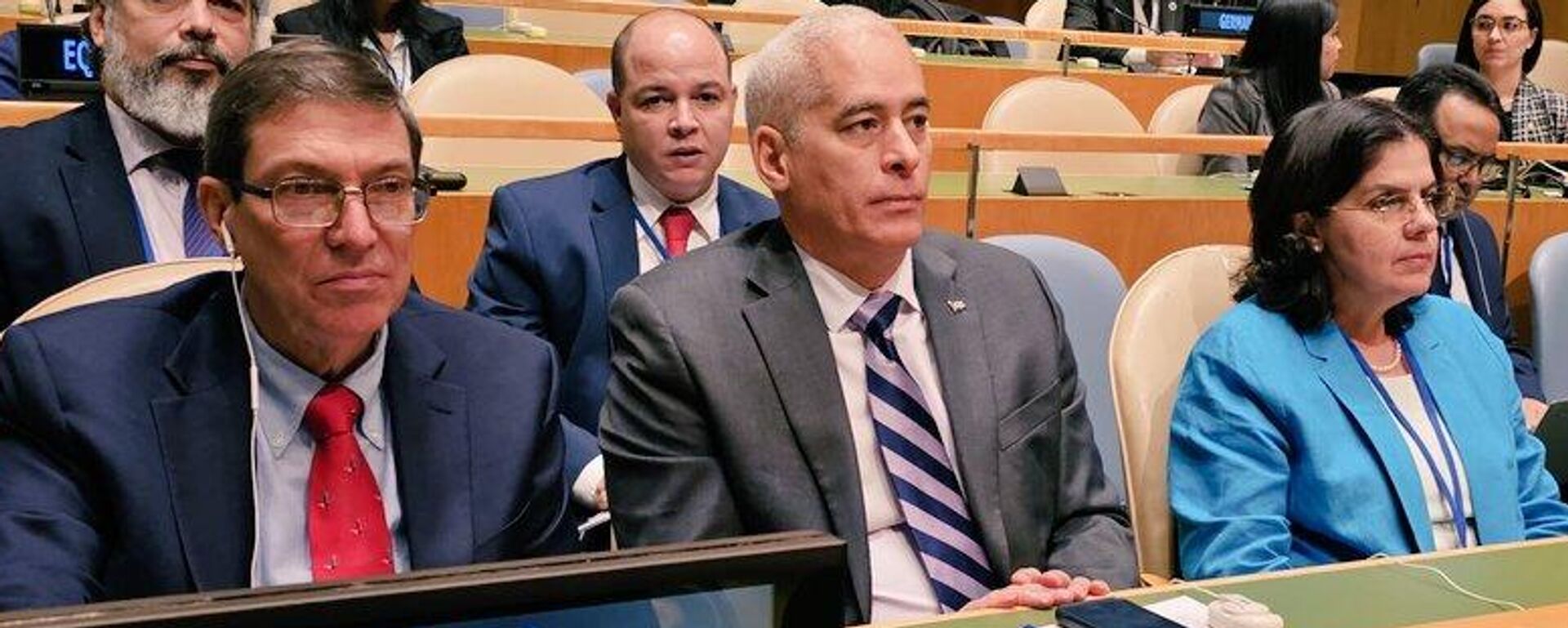 A la izquierda el canciller cubano Bruno Rodríguez Parrilla en la Asamblea General de la ONU - Sputnik Mundo, 1920, 11.01.2024