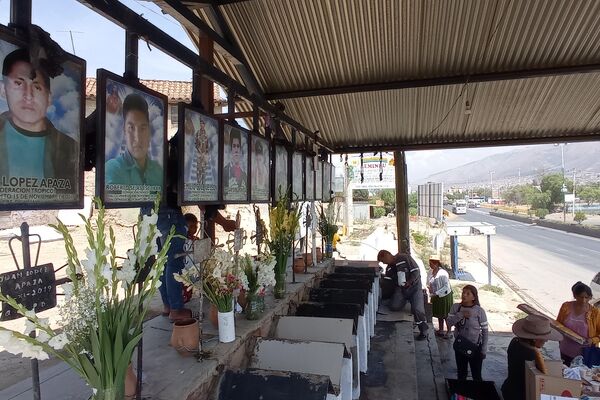 Día de Todos Santos en el puente Huayllani, Cochabamba - Sputnik Mundo