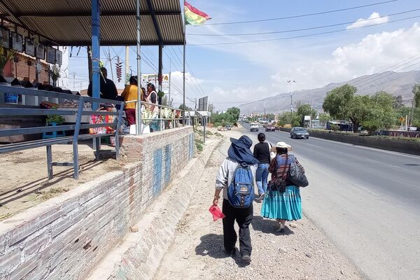 Día de Todos Santos en el puente Huayllani, Cochabamba - Sputnik Mundo