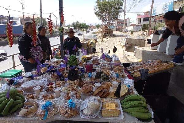 Día de Todos Santos en el puente Huayllani, Cochabamba - Sputnik Mundo