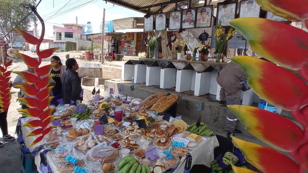 Día de Todos Santos en el puente Huayllani, Cochabamba - Sputnik Mundo