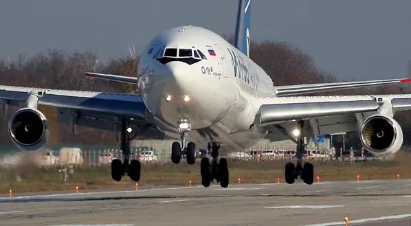 El IL-96-400M es una versión modernizada del IL-96-300. El nuevo modelo tiene un fuselaje alargado por 9,35 metros, motores PS-90A1 más potentes y puede transportar hasta 370 pasajeros. El IL-96-400M es una versión modernizada del IL-96-300. El nuevo modelo tiene un fuselaje alargado por 9,35 metros, motores PS-90A1 más potentes y puede transportar hasta 370 pasajeros. - Sputnik Mundo