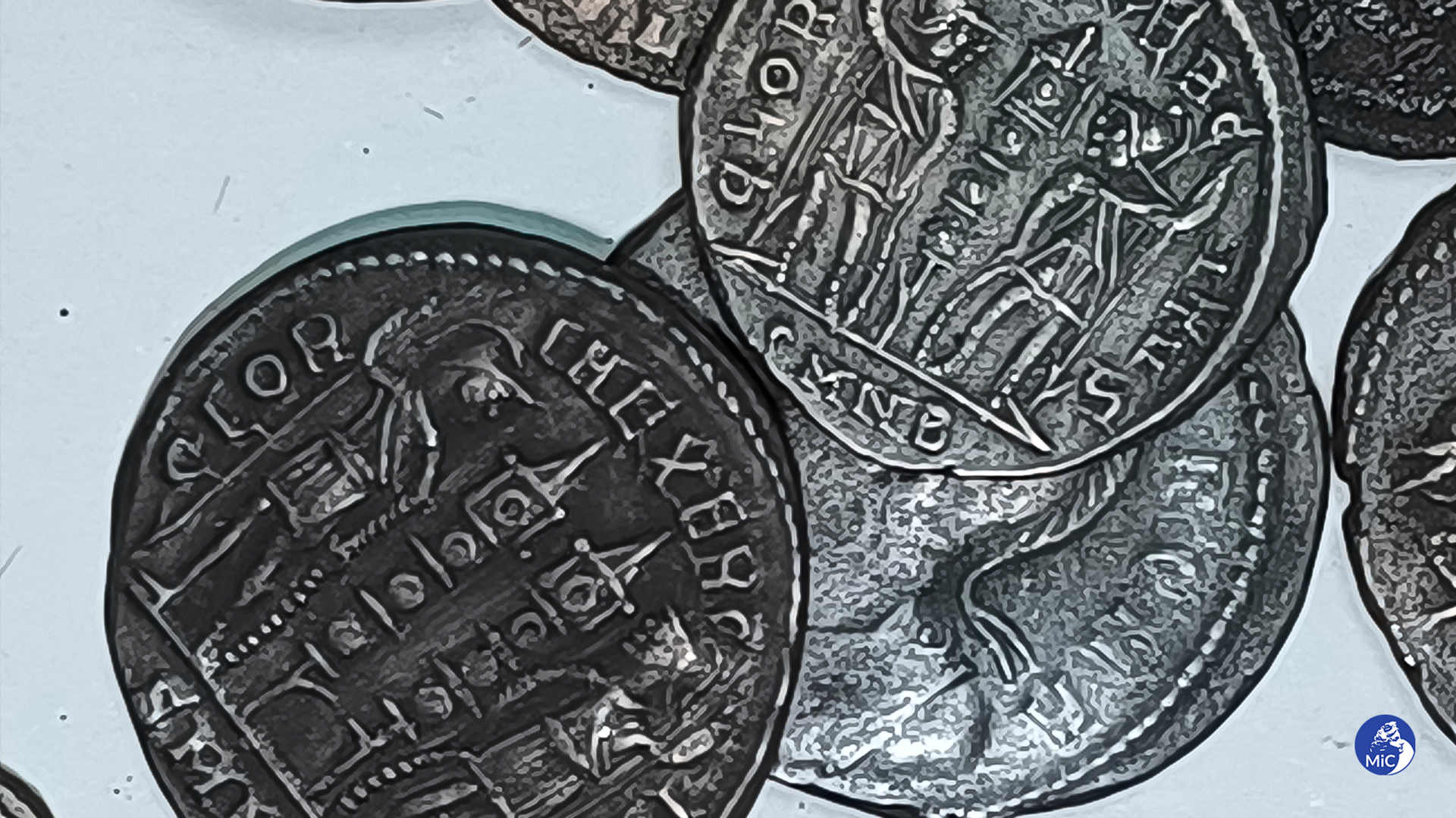 Un alijo de monedas romanas antiguas llamadas follis que datan del siglo III d.C. hallado frente a la costa de la isla italiana de Cerdeña. Un alijo de monedas romanas antiguas llamadas follis que datan del siglo III d.C. hallado frente a la costa de la isla italiana de Cerdeña. - Sputnik Mundo, 1920, 07.11.2023