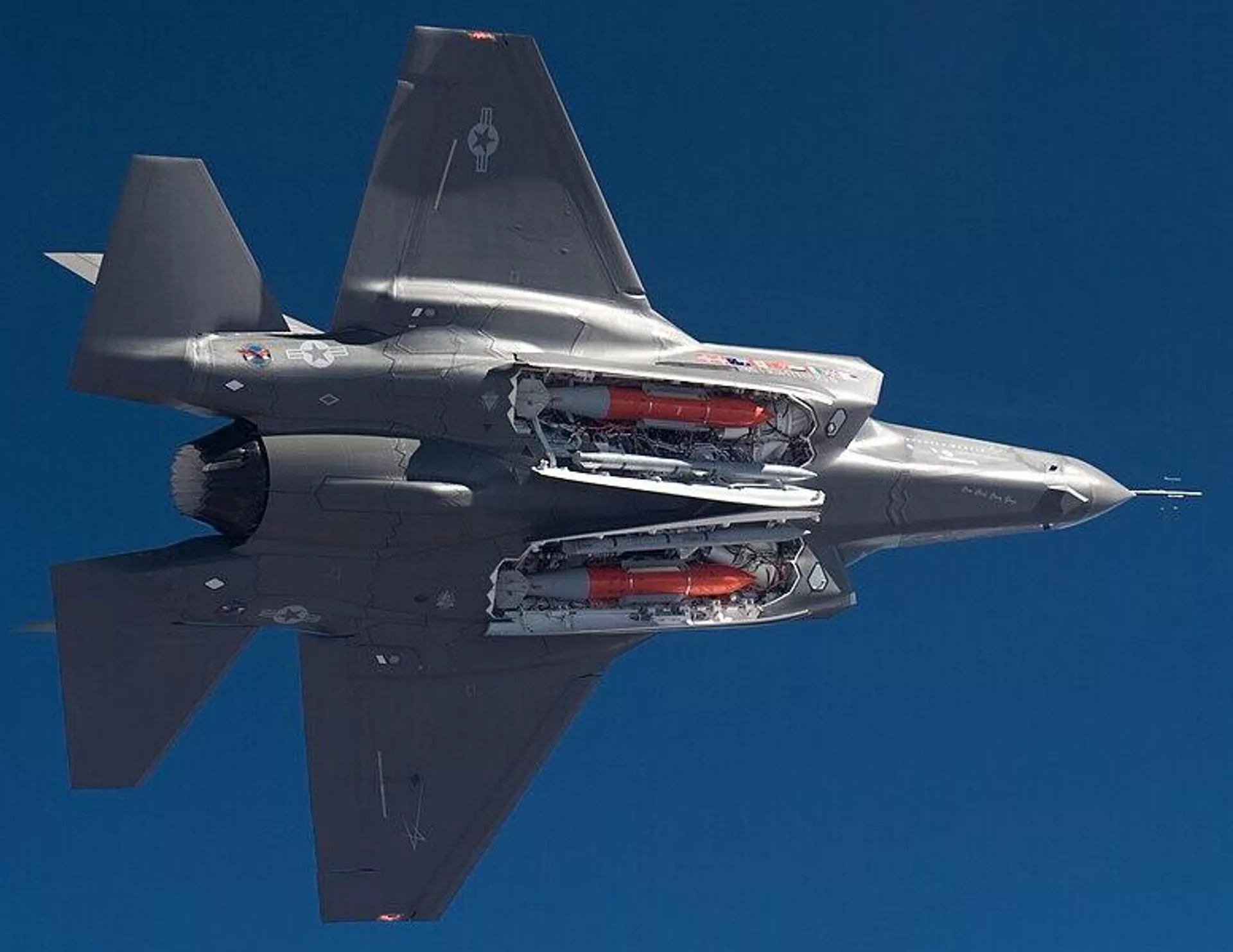 Caza estadounidense F-35 con dos bombas B61-12 Caza estadounidense F-35 con dos bombas B61-12 - Sputnik Mundo, 1920, 08.11.2023