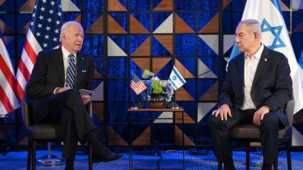 El presidente de Estados Unidos, Joe Biden, con el primer ministro de Israel, Benjamín Netanyahu. - Sputnik Mundo