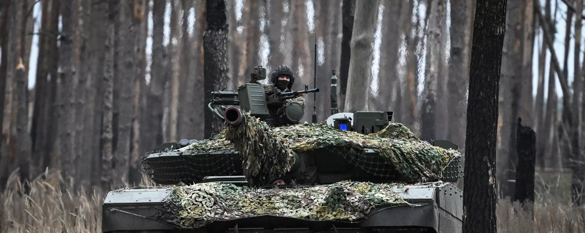 Un tanque ruso T-80 - Sputnik Mundo, 1920, 09.11.2023