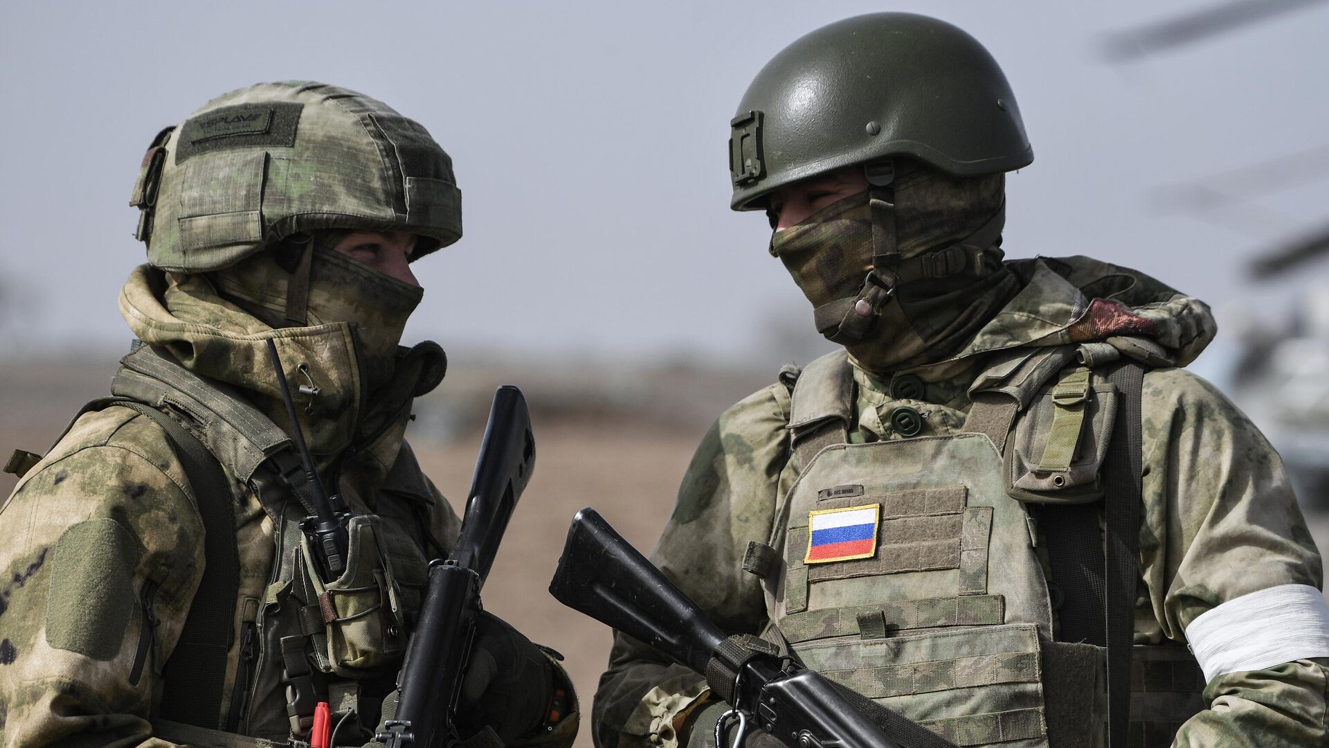 Militares rusos en un aeródromo de la Fuerza Aérea de Rusia en la zona de la operación militar especial en Ucrania Militares rusos en un aeródromo de la Fuerza Aérea de Rusia en la zona de la operación militar especial en Ucrania - Sputnik Mundo, 1920, 05.05.2025