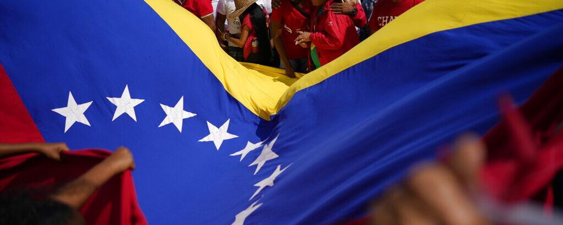 Una bandera de Venezuela en las calles de Caracas - Sputnik Mundo, 1920, 15.08.2024