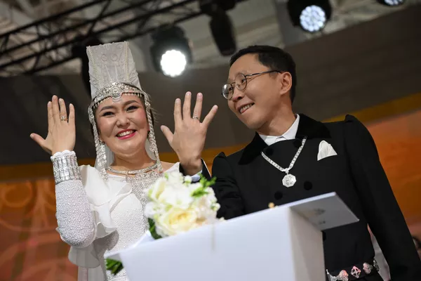 Ya se han celebrado varias bodas insólitas en el marco de la Exposición y Foro Internacional Rusia. Por ejemplo, dos días antes se casaron allí empleados del cosmódromo de Vostochni. Ya se han celebrado varias bodas insólitas en el marco de la Exposición y Foro Internacional Rusia. Por ejemplo, dos días antes se casaron allí empleados del cosmódromo de Vostochni. - Sputnik Mundo