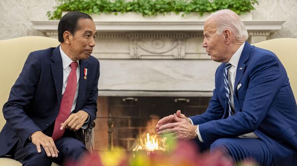  Joko Widodo y Joe Biden - Sputnik Mundo