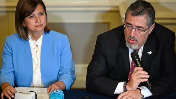 La vicepresidenta y el presidente electos de Guatemala, Karin Herrera y Bernardo Arévalo - Sputnik Mundo