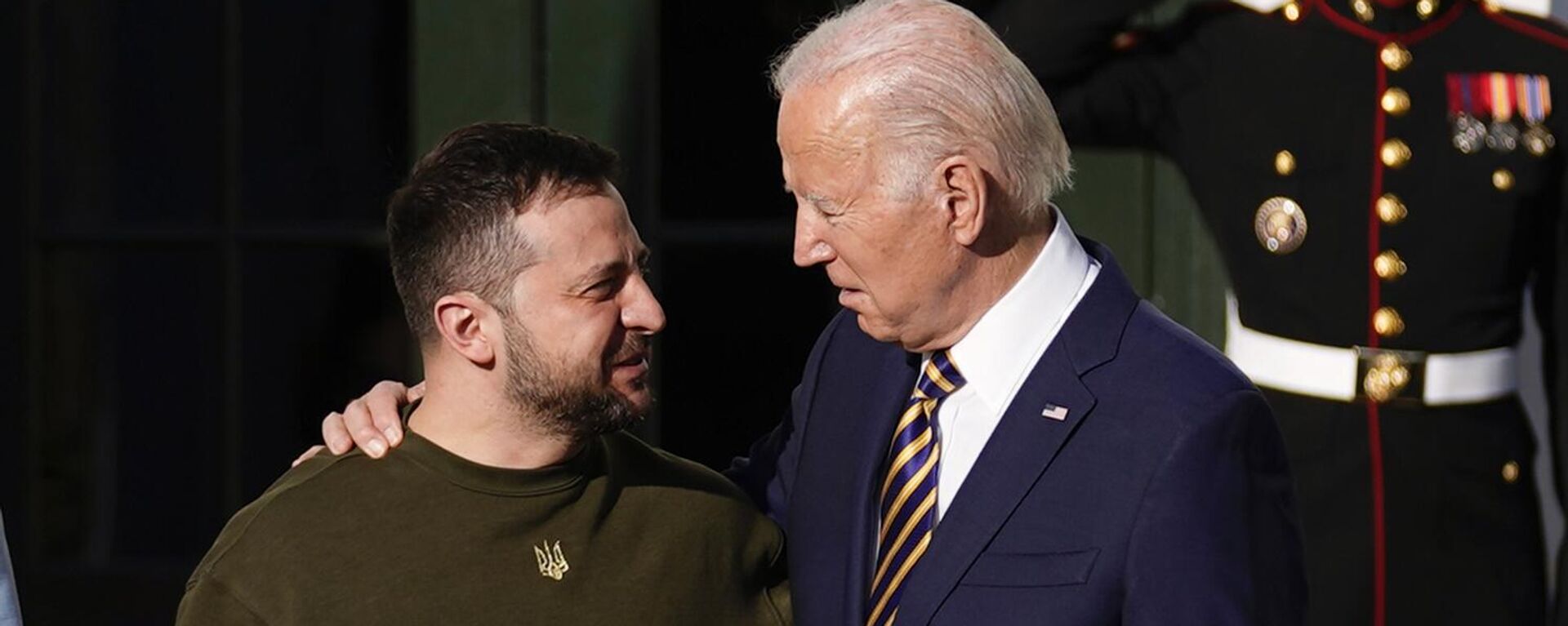 El presidente de Ucrania, Volodímir Zelenski, y el presidente de EEUU, Joe Biden - Sputnik Mundo, 1920, 24.04.2024