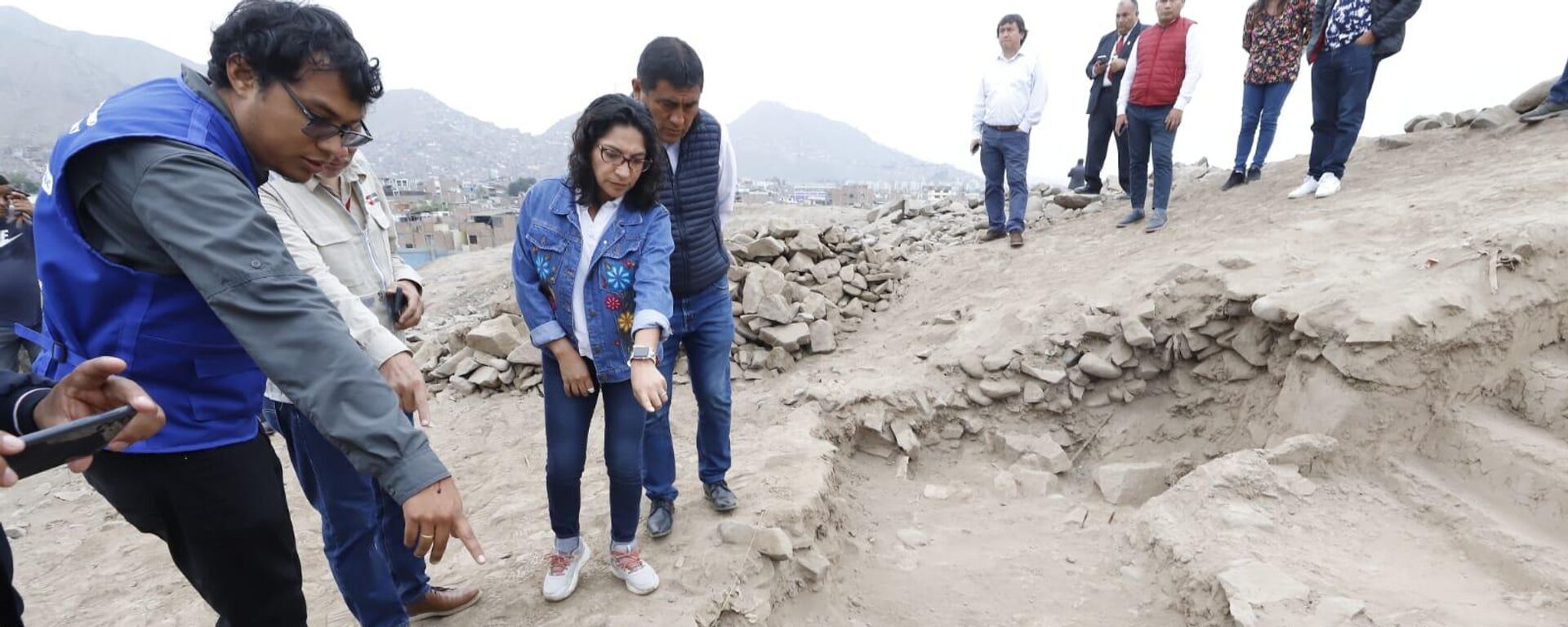 Cinco momias de más de mil años de antigüedad son halladas en distrito de Lima Cinco momias de más de mil años de antigüedad son halladas en distrito de Lima - Sputnik Mundo, 1920, 20.11.2023