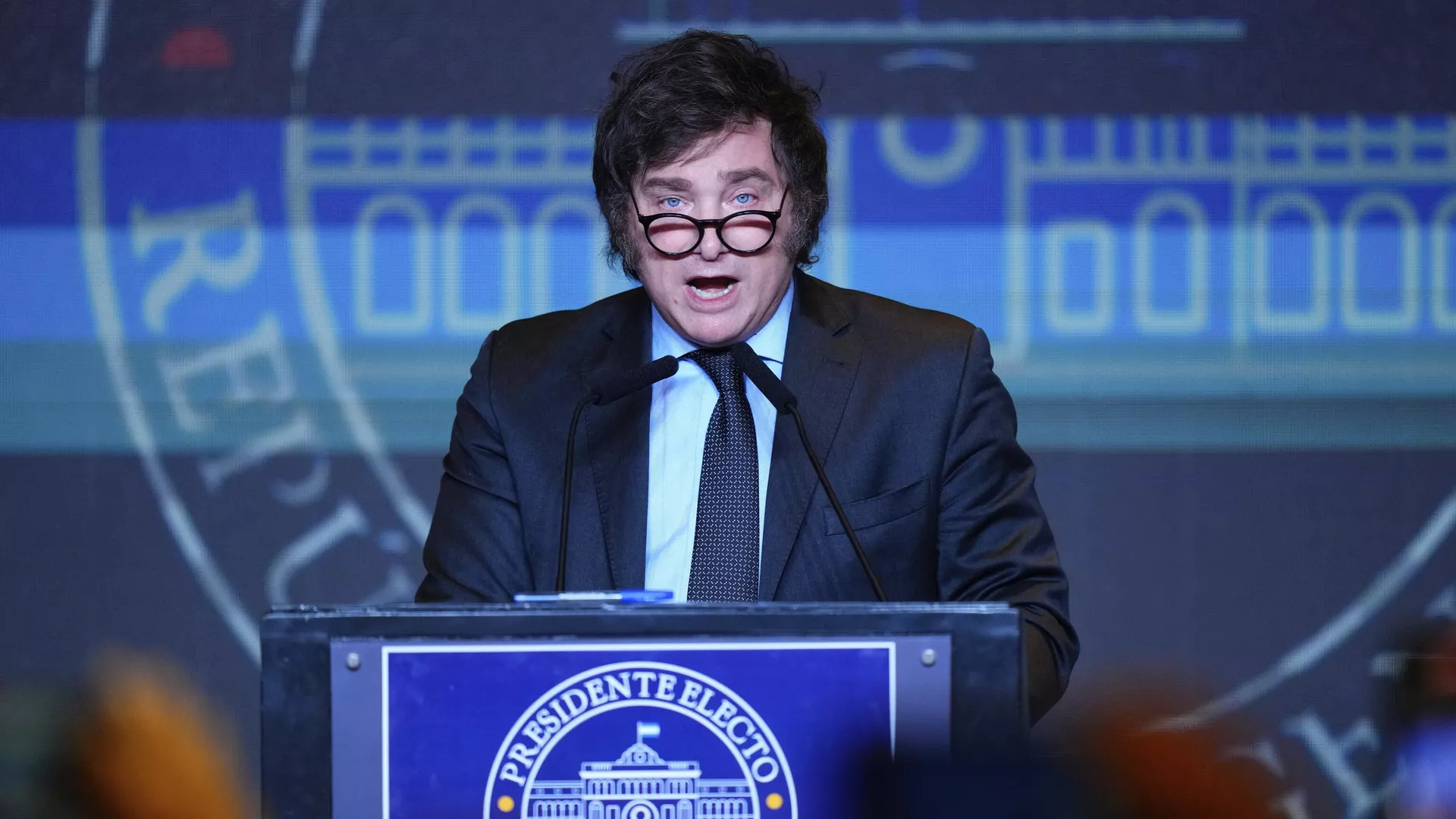 El presidente electo argentino, Javier Milei, durante su discurso en la noche del 19 de noviembre de 2023 El presidente electo argentino, Javier Milei, durante su discurso en la noche del 19 de noviembre de 2023 - Sputnik Mundo, 1920, 29.11.2023