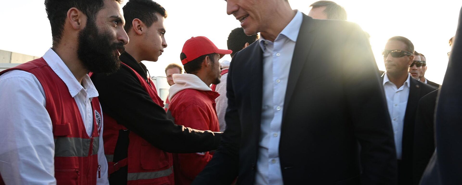 Pedro Sánchez, presidente del Gobierno de España, durante su visita al paso de Rafah (Egipto) - Sputnik Mundo, 1920, 28.11.2023