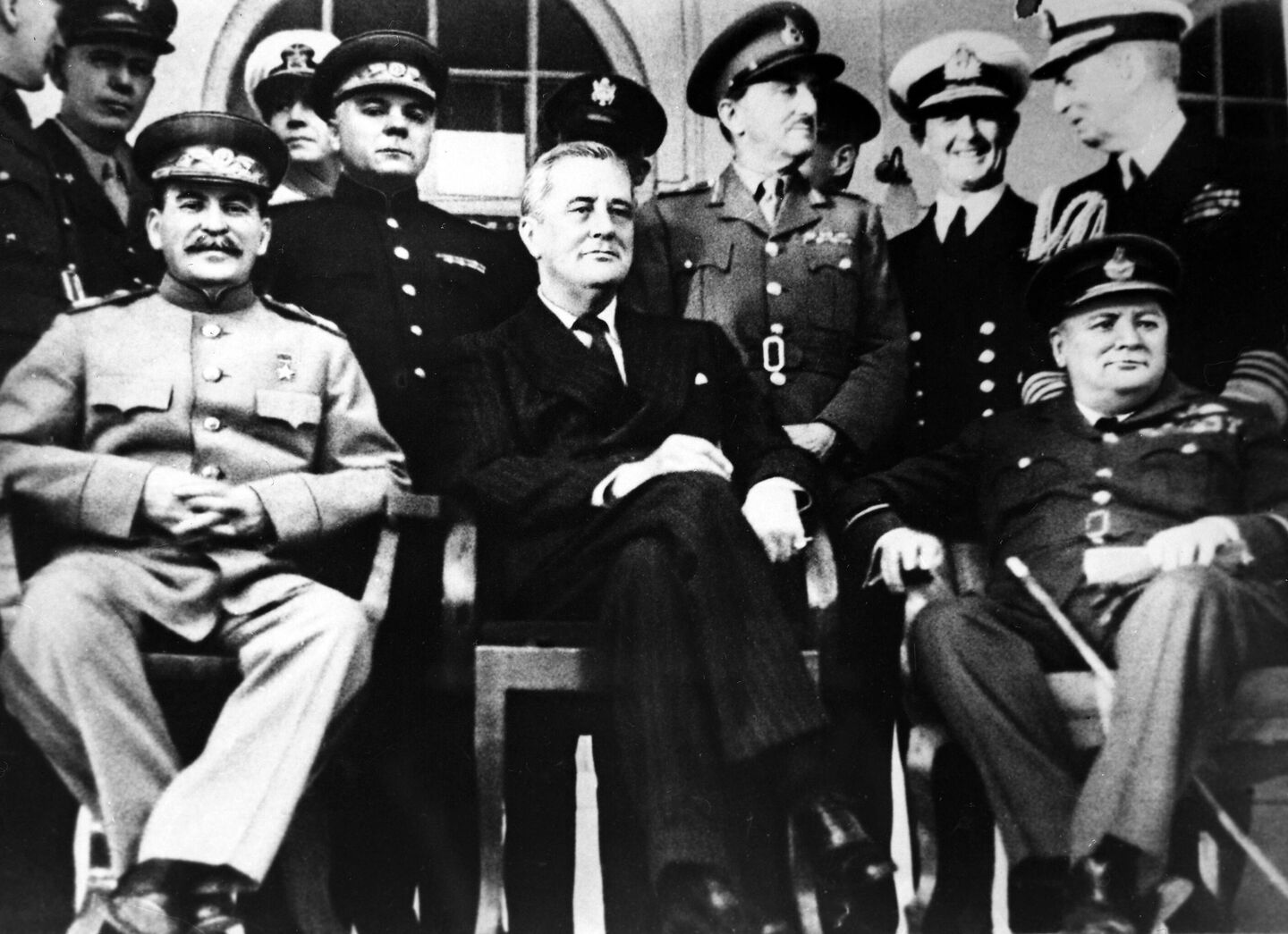 El secretario general del Comité Central del Partido Comunista de la Unión Soviética, Iósif Stalin, el presidente estadounidense, Franklin Roosevelt, y el primer ministro británico, Winston Churchill, 1943 - Sputnik Mundo