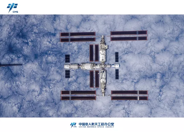 La Agencia Espacial Tripulada China (CSMA), responsable de la gestión del programa chino de vuelos espaciales tripulados, desveló las primeras fotos de alta calidad de la estación orbital tripulada Tiangong con el telón de fondo de nuestro planeta. La Agencia Espacial Tripulada China (CSMA), responsable de la gestión del programa chino de vuelos espaciales tripulados, desveló las primeras fotos de alta calidad de la estación orbital tripulada Tiangong con el telón de fondo de nuestro planeta. - Sputnik Mundo