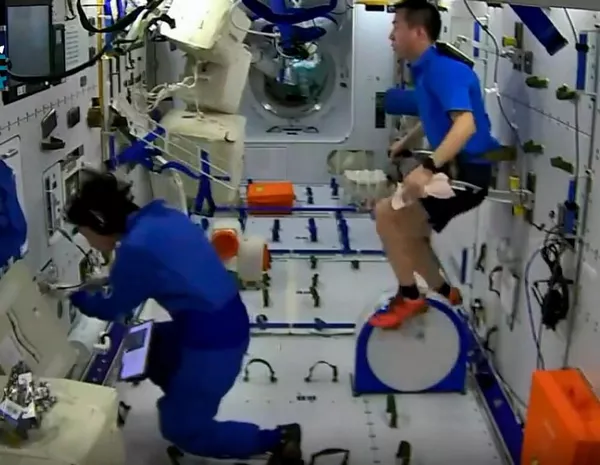 Las imágenes fueron tomadas por los tripulantes de Shenzhou-16, la undécima nave espacial tripulada que fue lanzada el 30 de mayo de 2023.En la foto: el interior del módulo experimental Wentian. Las imágenes fueron tomadas por los tripulantes de Shenzhou-16, la undécima nave espacial tripulada que fue lanzada el 30 de mayo de 2023.En la foto: el interior del módulo experimental Wentian. - Sputnik Mundo