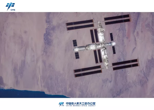 Tiangong fue fotografiada de cerca durante el regreso de la nave a la Tierra. Las imágenes publicadas permitieron ver por primera vez la nave china armada por completo. Tiangong fue fotografiada de cerca durante el regreso de la nave a la Tierra. Las imágenes publicadas permitieron ver por primera vez la nave china armada por completo. - Sputnik Mundo