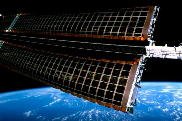 El panel solar del módulo experimental Wentian. - Sputnik Mundo