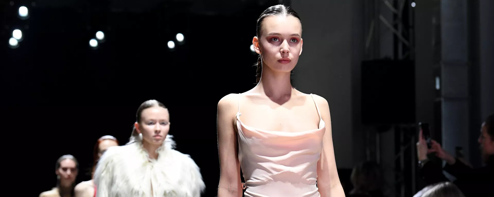 Una modelo muestra prendas de la marca argentina SADAELS en el Foro Internacional BRICS + Cumbre de la Moda Una modelo muestra prendas de la marca argentina SADAELS en el Foro Internacional BRICS + Cumbre de la Moda - Sputnik Mundo, 1920, 29.11.2023