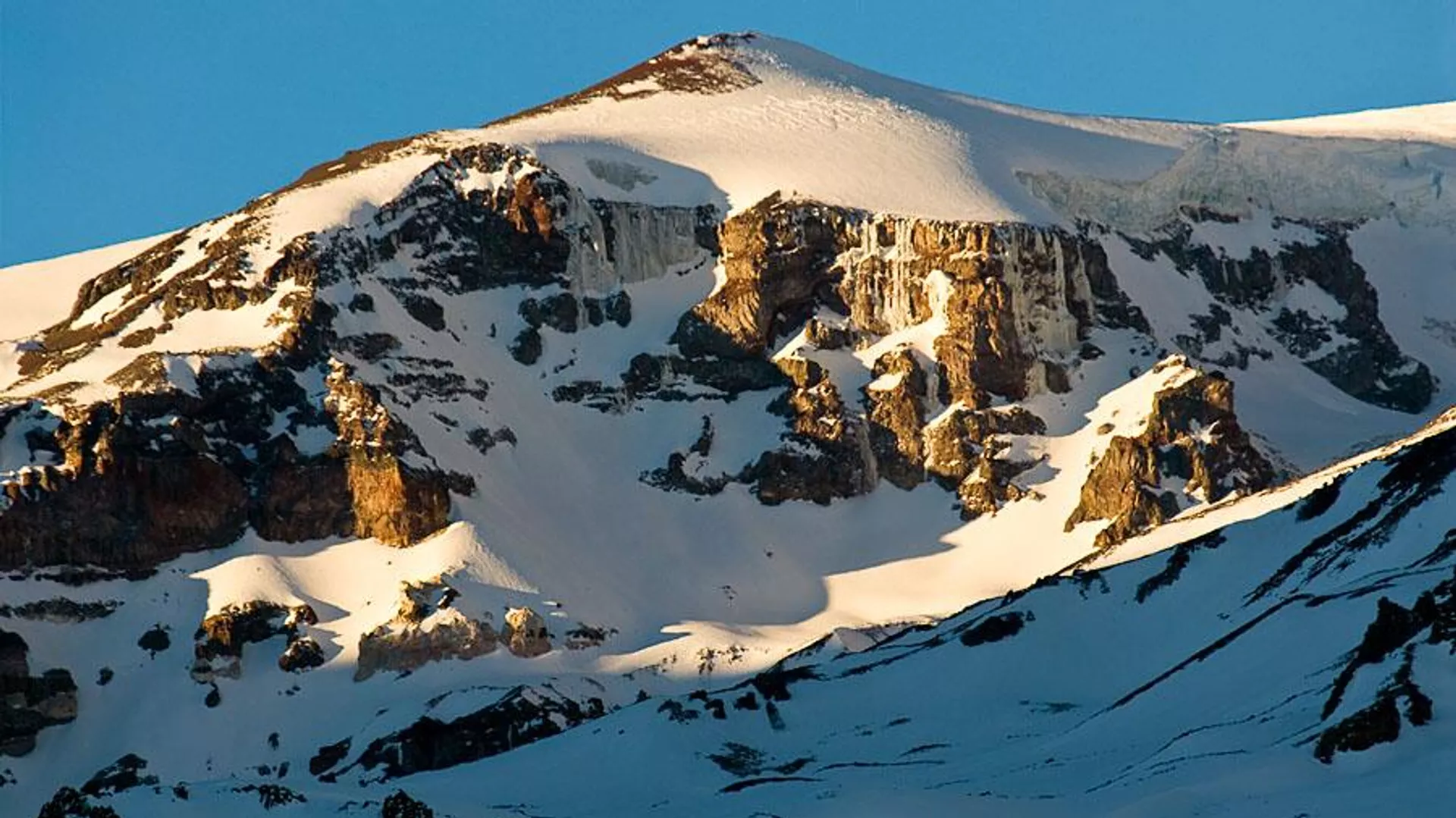 La cima del volcán Marmolejo, en la Cordillera de los Andes La cima del volcán Marmolejo, en la Cordillera de los Andes - Sputnik Mundo, 1920, 04.12.2023