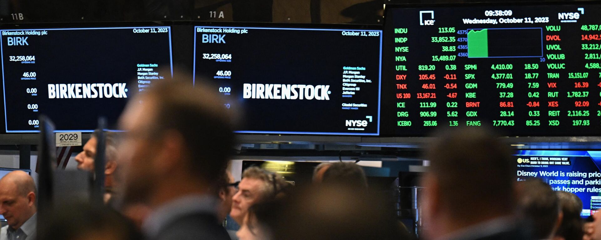 Los operadores trabajan en la Bolsa de Nueva York - Sputnik Mundo, 1920, 06.12.2023