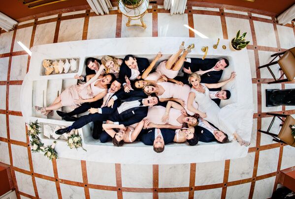 Una imagen del fotógrafo Jeff Tisman (EEUU), ganadora en la categoría Bridal Party (Fiesta nupcial). Una imagen del fotógrafo Jeff Tisman (EEUU), ganadora en la categoría Bridal Party (Fiesta nupcial). - Sputnik Mundo