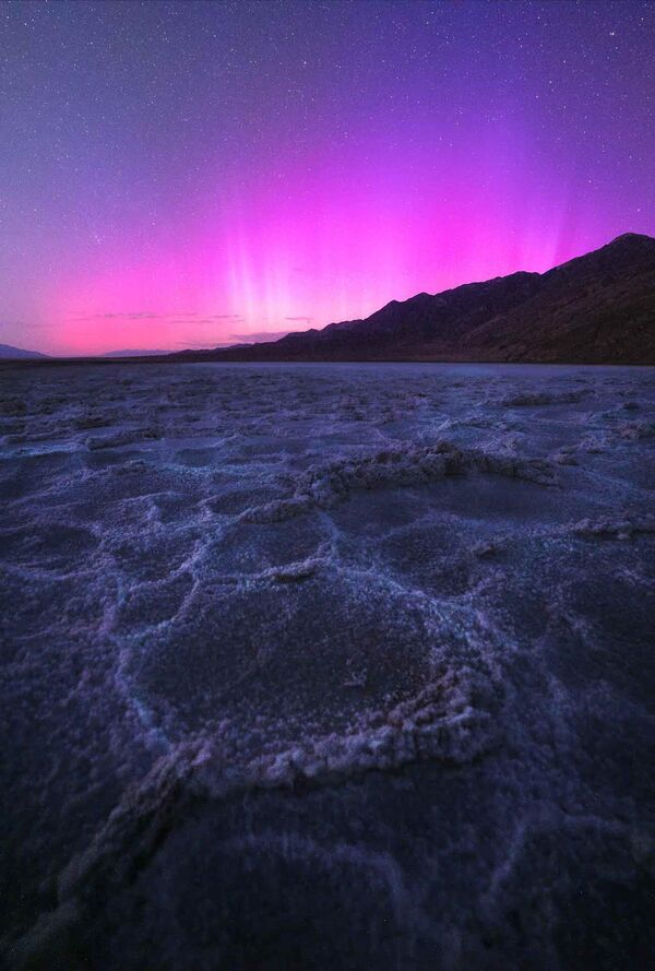 La obra Lady in Pink (La dama de rosa) del fotógrafo estadounidense Kenneth LeRose. La foto fue tomada en el Valle de la Muerte, California (EEUU). - Sputnik Mundo