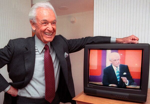 El legendario presentador de televisión y de concursos estadounidenses, Bob Barker, falleció el 26 de agosto, tres meses y medio antes de cumplir 100 años. - Sputnik Mundo
