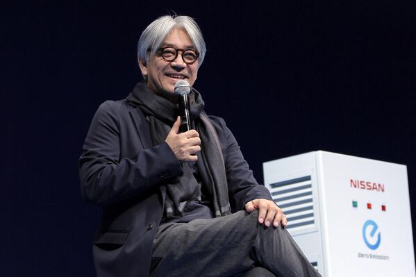 El 28 de marzo, a los 72 años, falleció el compositor, músico y productor japonés, Ryuichi Sakamoto. Fue ganador de un Premio Óscar, un Grammy, un BAFTA y dos Globos de Oro. Es conocido por su música para las películas de Bernardo Bertolucci El último emperador, Al amparo del cielo y Pequeño Buda. - Sputnik Mundo