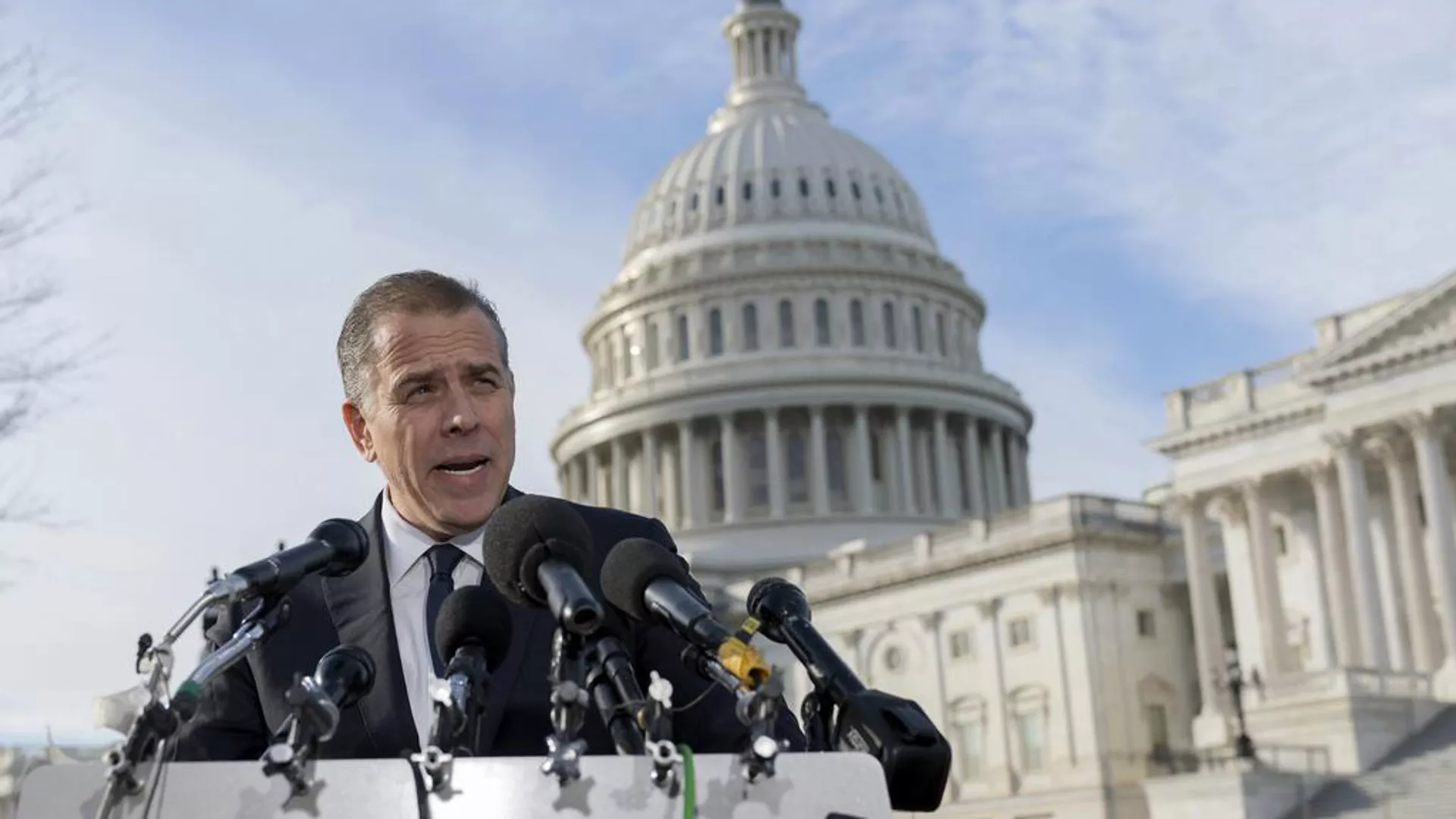 Hunter Biden, hijo de Joe Biden, durante una rueda de prensa afuera del Capitolio, en Washington, EEUU, el 13 de diciembre de 2023 - Sputnik Mundo, 1920, 02.12.2024