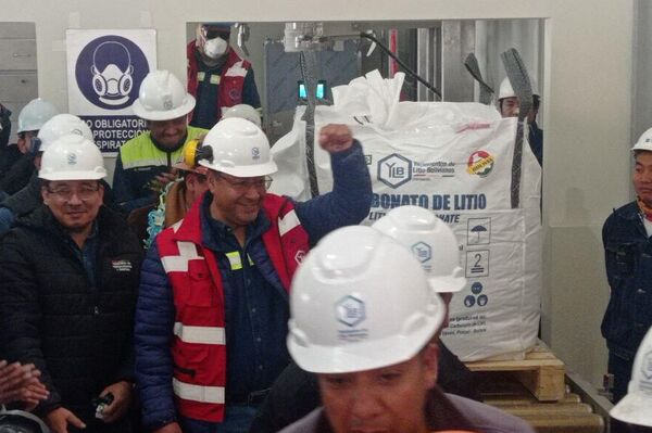 Inauguración de la planta industrial de carbonato de litio en el salar de Uyuni - Sputnik Mundo