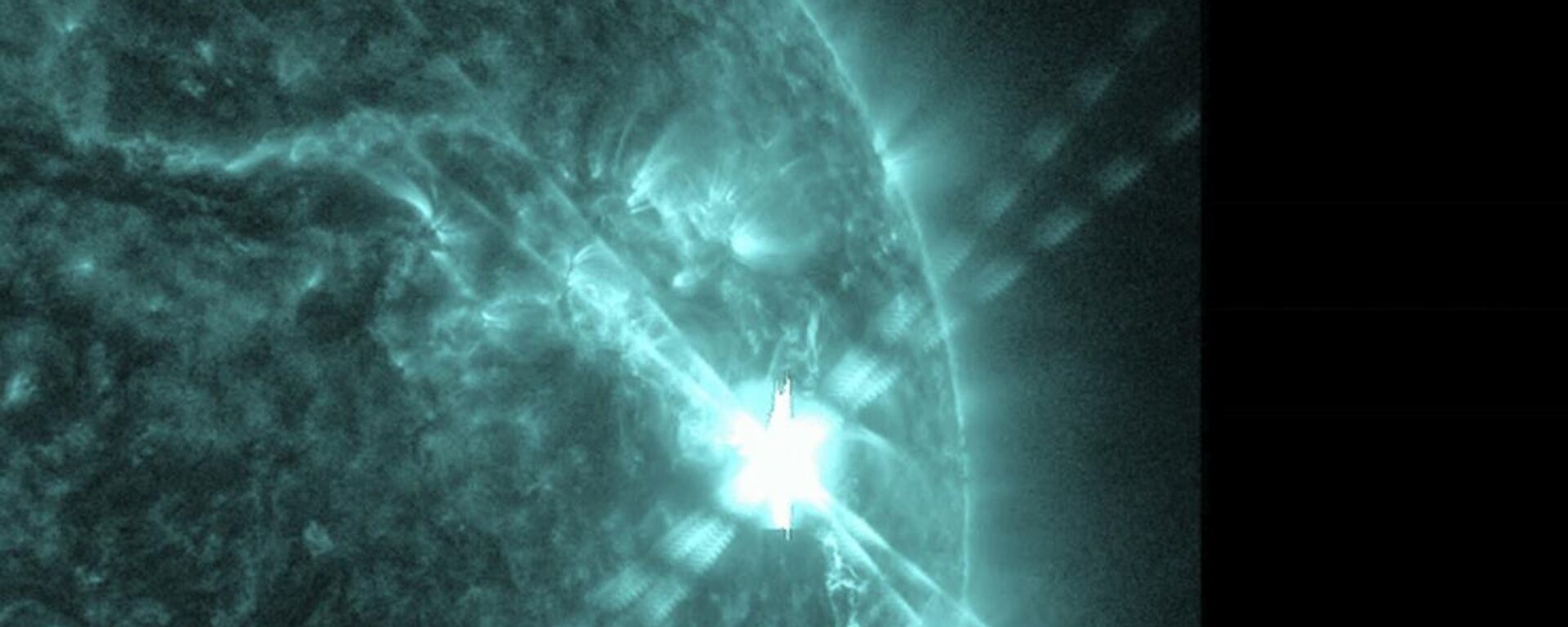 Llamarada solar captada por el Observatorio de Dinámica Solar de la NASA - Sputnik Mundo, 1920, 16.12.2023